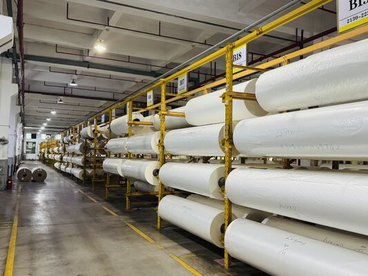 فيلم التصفيف الحراري للبيت مع مقاومة درجة حرارة تصل إلى 130 درجة مئوية 3 بوصة أو قلب ورق مخصص وطول 0-6000 متر