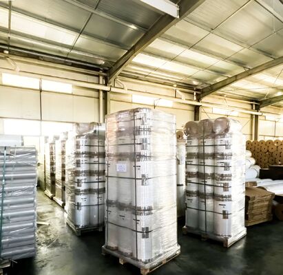 فوق 90 GU مستوى اللمعان للفيلم الملمع مع الدليل على الرطوبة ومعالجة كورونا مزدوجة الجانب