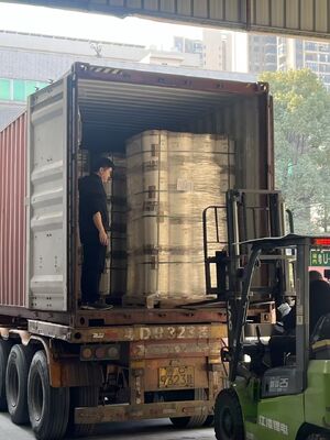 1 بوصة أو 3 بوصات الفيلم اللاميني للكتب الأساسية مع ما يصل إلى 400m / min سرعة اللامين و 11-250 ميكرون سمك لحماية الكتاب