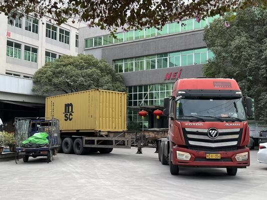 فيلم PET معدني مخصص مع مقاومة الحرارة تصل إلى 110 درجة مئوية و سطح عاكس ناعم للتعبئة والتغليف