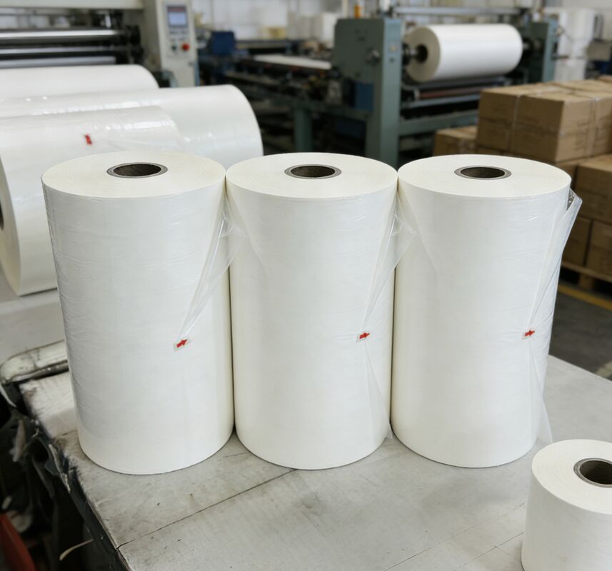 فيلم التصفيف اللامع مع معالجة الجانبين المزدوجة مع معالجة مقاومة للرطوبة وعملية الإخراج المتعددة للتغليف المحسن