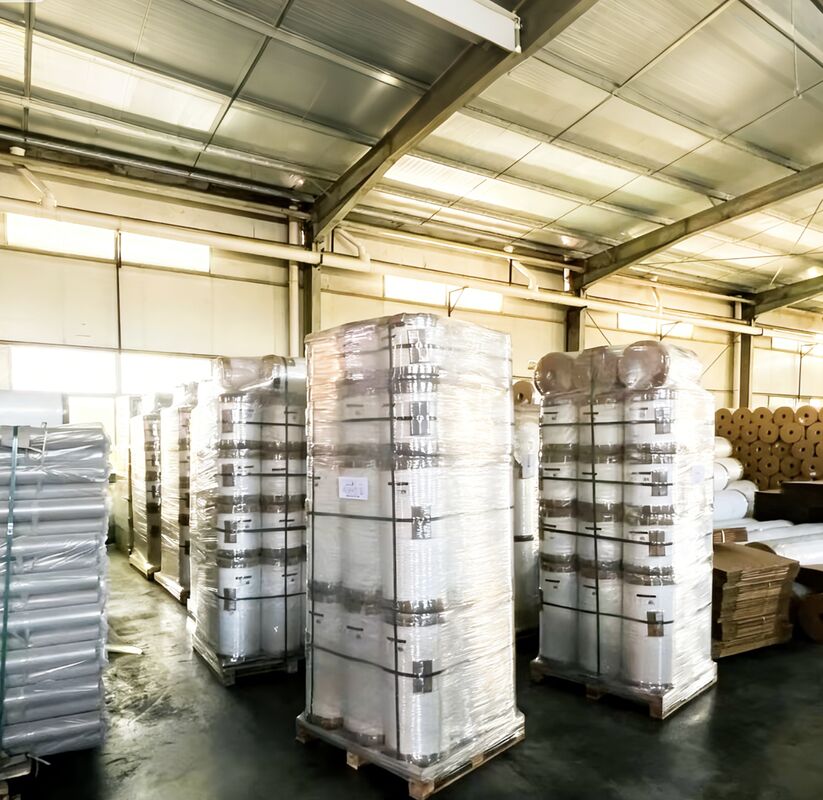 فوق 90 GU مستوى اللمعان للفيلم الملمع مع الدليل على الرطوبة ومعالجة كورونا مزدوجة الجانب