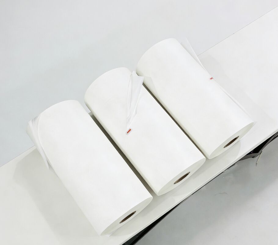 فيلم ملمع للكتب المقاوم للدموع عالية مع 1 بوصة أو 3 بوصة حجم النواة وحتى 400m / min سرعة الملمع