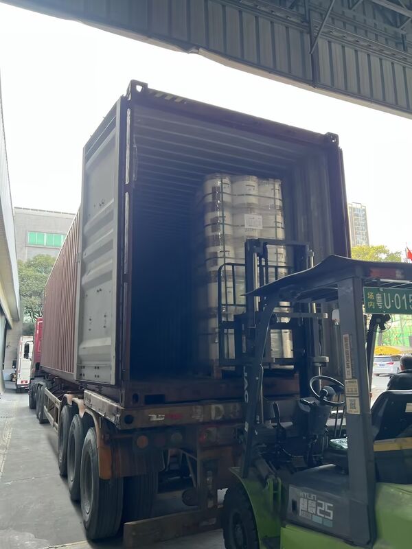 فيلم بي.إيه.تي معدني مع مقاومة الحرارة تصل إلى 110 درجة مئوية، سطح انعكاس سلس، ومقاومة للكيماويات للتعبئة والتغليف والصفائح