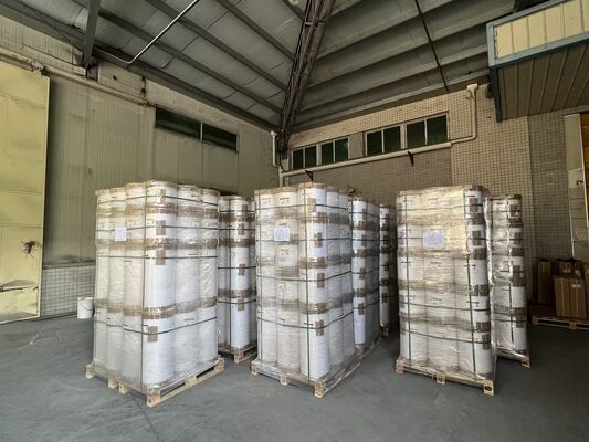 فيلم التصفيف الحراري البرتيني اللامع بعرض 2200 مم ومقاومة درجة الحرارة 130 درجة مئوية للحماية العالية