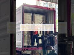 أعلى من 90 GU فيلم تغليف لامع تشطيب لامع فيلم أساس BOPP مصمم لتوفير لمعان فائق وحماية للسطح