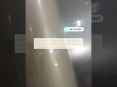 التصفيح للطباعة الرقمية فيلم تصفيح حراري PET نعومة وصلابة تشطيب سطح لامع مناسب للتصفيح